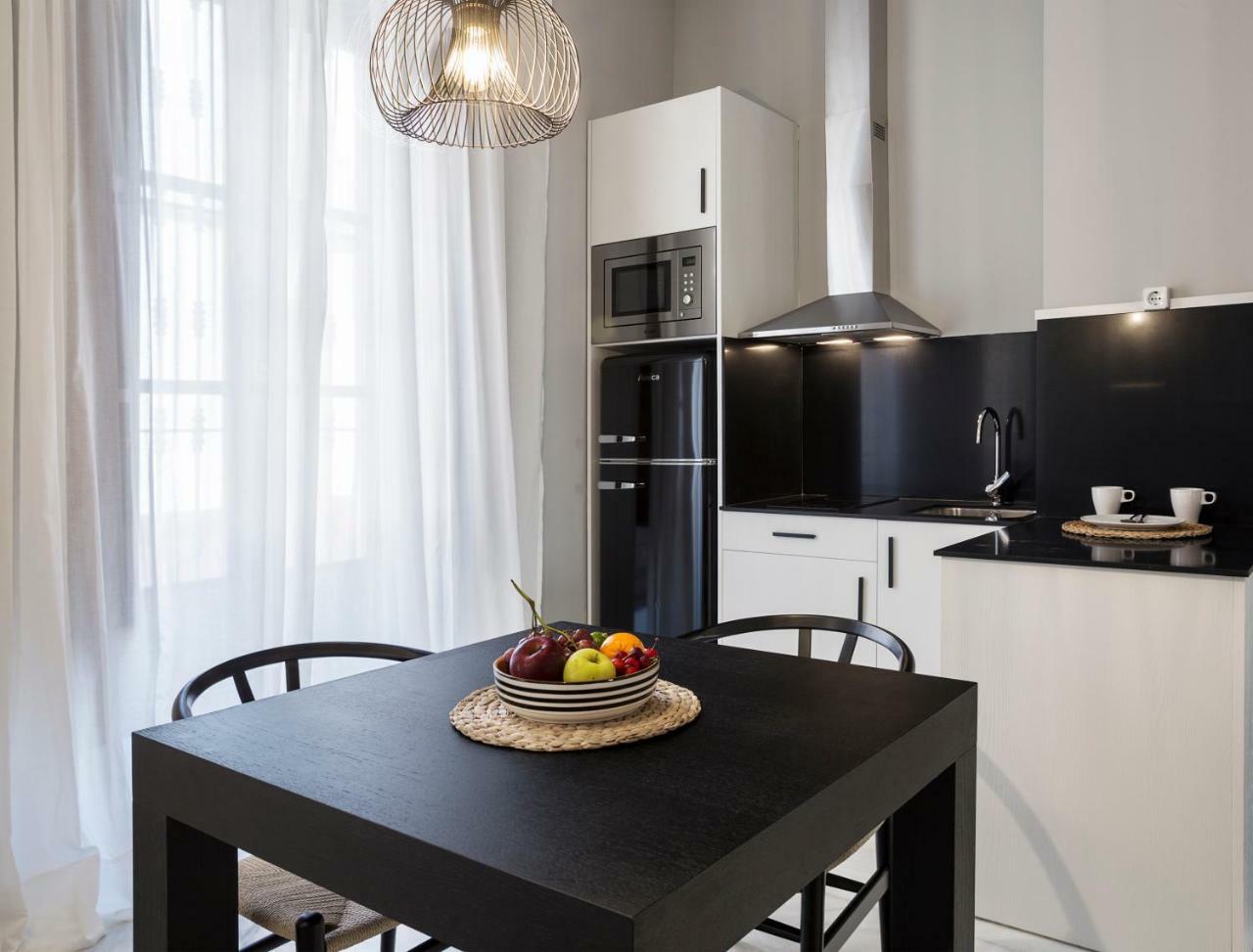 Apartamentos One Shot Conde De Torrejon Севилья Экстерьер фото