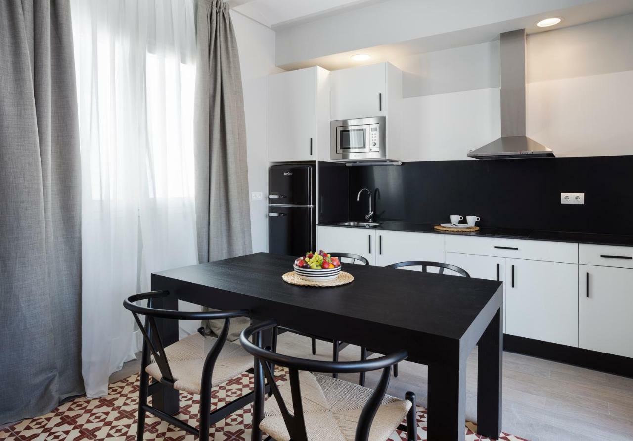 Apartamentos One Shot Conde De Torrejon Севилья Экстерьер фото